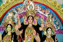 বেনেবাড়ির ঐতিহ্যশালী পুজো, দুর্গা এখানে চতুর্ভূজা! জানুন
