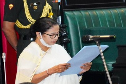 শপথ নিলেন মমতা বন্দ্যোপাধ্যায়।