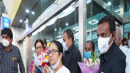 গোয়া পৌঁছনোর পর মমতা বন্দ্যোপাধ্যায়৷ Photo-Twitter/TMC গোয়া পৌঁছনোর পর মমতা বন্দ্যোপাধ্যায়৷ Photo-Twitter/TMC