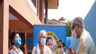 মমতার উপস্থিতিতেই তৃণমূলে যোগ দিলেন অভিনেত্রী নাফিসা আলি৷ Photo-Twitter/TMC