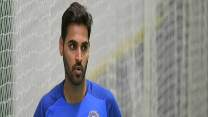 ভুবনেশ্বরকে নিয়ে প্রশ্ন তুলছেন আশিস নেহেরা ভুবনেশ্বরকে নিয়ে প্রশ্ন তুলছেন আশিস নেহেরা