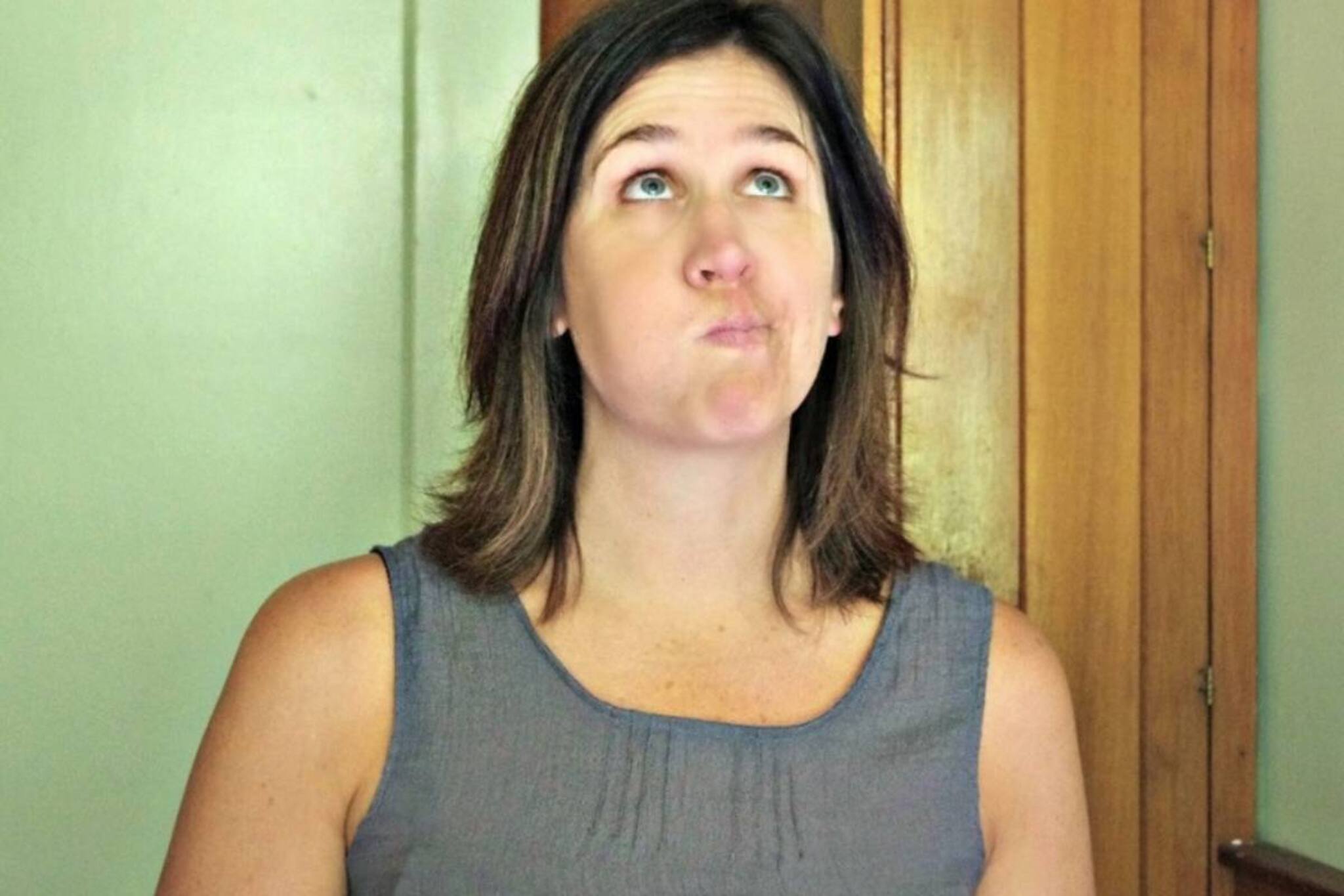 মুখের মেদ এবং ডাবল চিনে বয়স্ক দেখাচ্ছে? স্লিম মুখের সৌন্দর্য ফিরে পেতে রইল টিপস