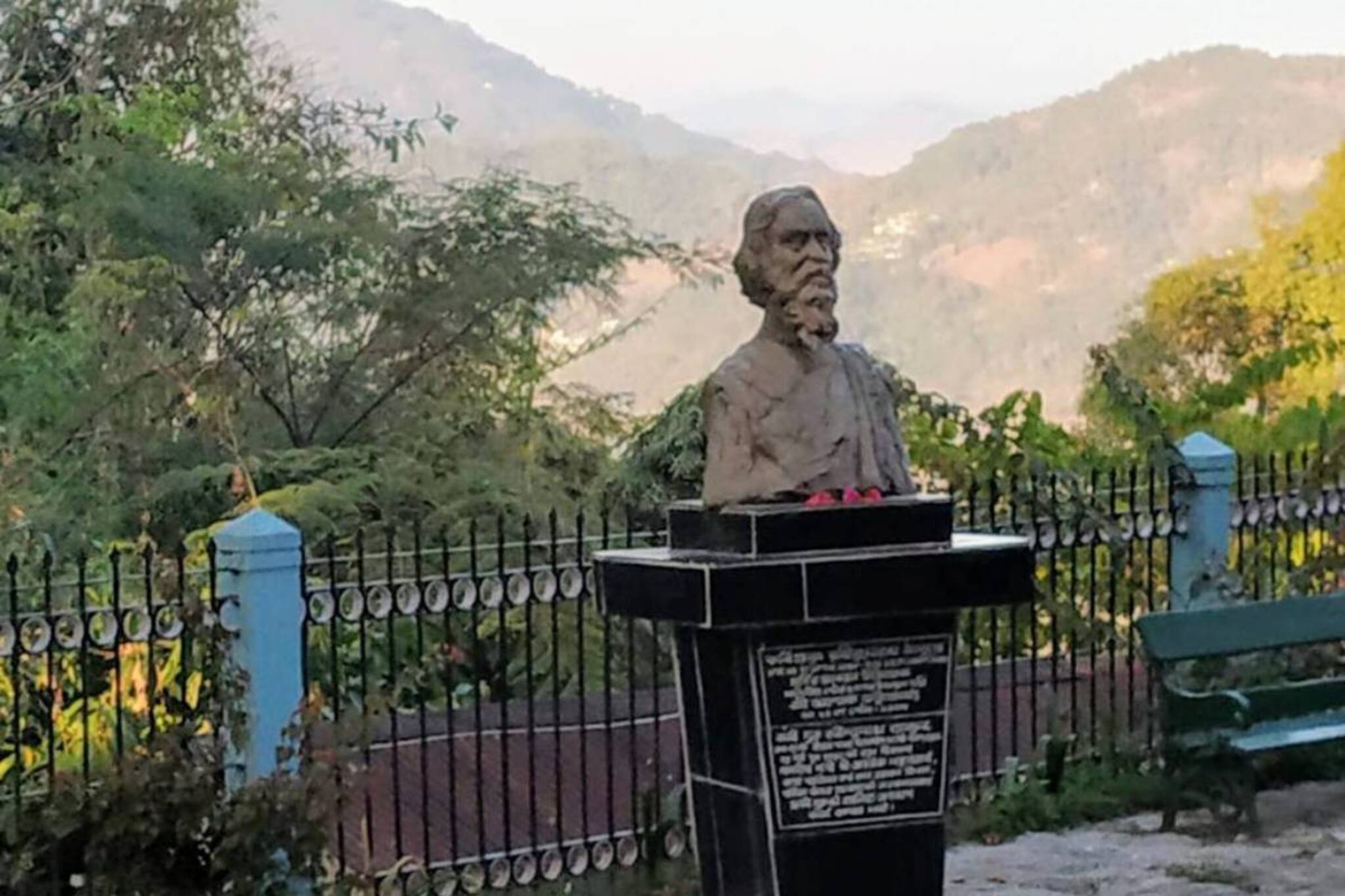 প্রকৃতির সঙ্গে নির্জনতা যাপন চাইলে পুজোয় আসুন রবীন্দ্রনাথের স্মৃতিবিজড়িত মংপু