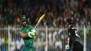 নিউজিল্যান্ডের বিরুদ্ধে শেষদিকে গুরুত্বপূর্ণ ইনিংস খেললেন শোয়েব মালিক নিউজিল্যান্ডের বিরুদ্ধে শেষদিকে গুরুত্বপূর্ণ ইনিংস খেললেন শোয়েব মালিক