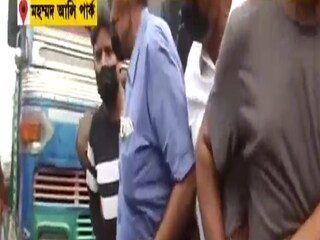 পেট্রোল-ডিজেলের দামবৃদ্ধিতে অভিনব প্রতিবাদ কলকাতায়