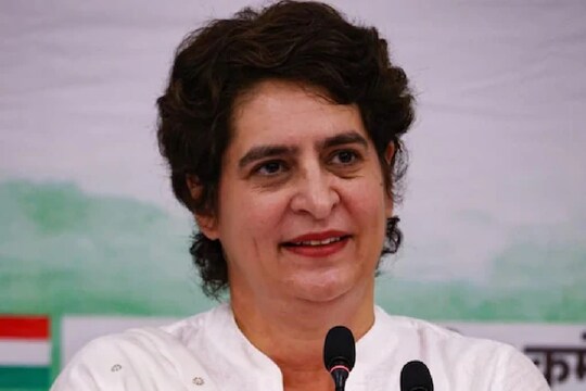 লখনউতে সাংবাদিক বৈঠকে প্রিয়াঙ্কা গান্ধি৷