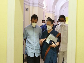 বৈঠকে যোগ দিতে চলেছেন রাহুল গান্ধী ও সোনিয়া গান্ধী।