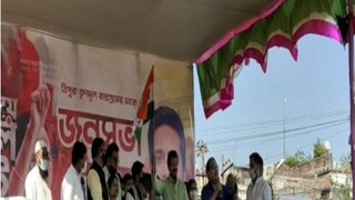 অভিষেকের হাত থেকে পতাকা নিলেন রাজীব বন্দ্যোপাধ্যায়।