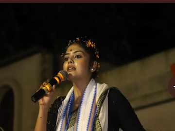 উপনির্বাচনী প্রচারে ঘাসফুল ঝড় সায়নী ঘোষ