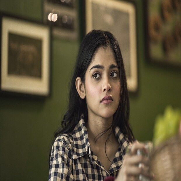 •সেনা অফিসারের ভূমিরায় সাহিল৷ তাঁর স্ত্রী সুনন্দার ভূমিকায় সায়ন্তনী গুহঠাকুরতা৷ সাহিলের বোন দিয়ার চরিত্রে অভিনয় করেছেন অনুসা বিশ্বনাথন৷ সাহিলের পারিবারিক বন্ধু ডাক্তার সোমের ভূমিকায় দেখা যাবে ইশান মজুমদারকে৷ 