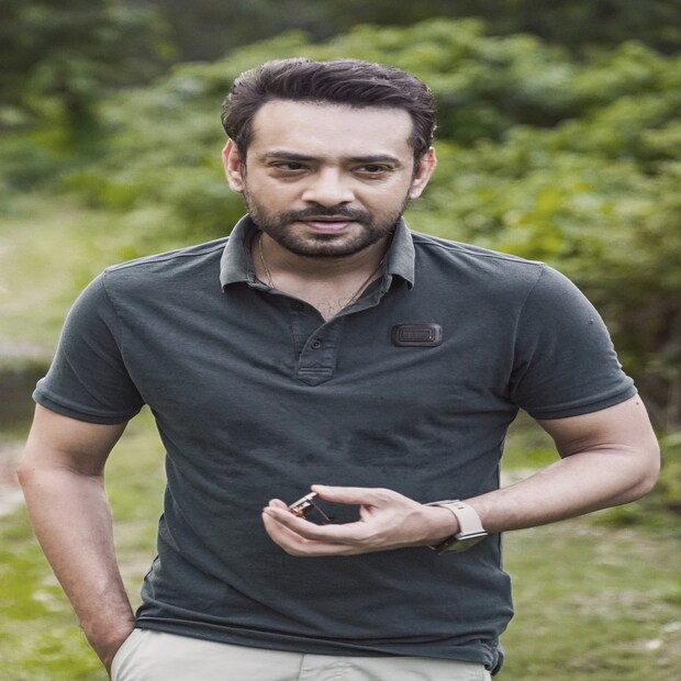 •আওয়েটিং ছবিটি প্রযোজনা করেছে অমিত কুমার মোদি গ্রুপ৷ শ্যুটিং হয়েছে ভিলা দা হলং রিসর্ট ও জলদাপাড়ায়৷  