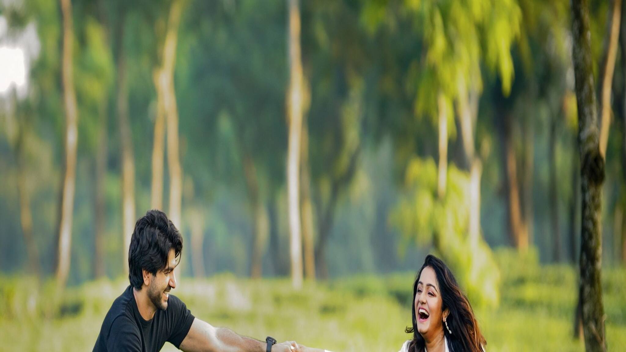 উপত্যকায় প্রেম-হতাশার দোলাচলের মাঝেই অনন্ত অপেক্ষার গল্প আওয়েটিং!