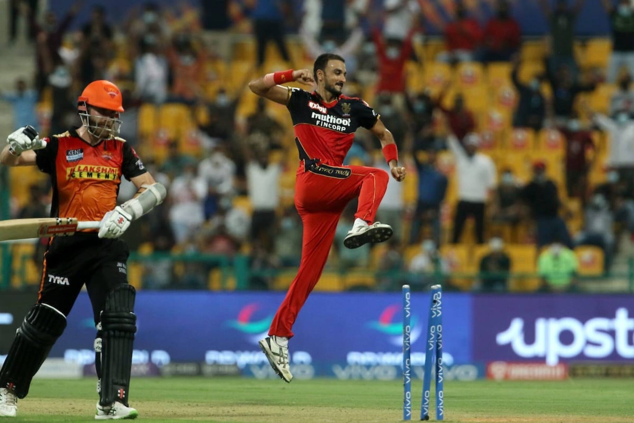 IPL 2021 SRH vs RCB : চাহাল, হর্ষলদের দুরন্ত বোলিংয়ে ব্যাকফুটে সানরাইজার্স হায়দরাবাদ