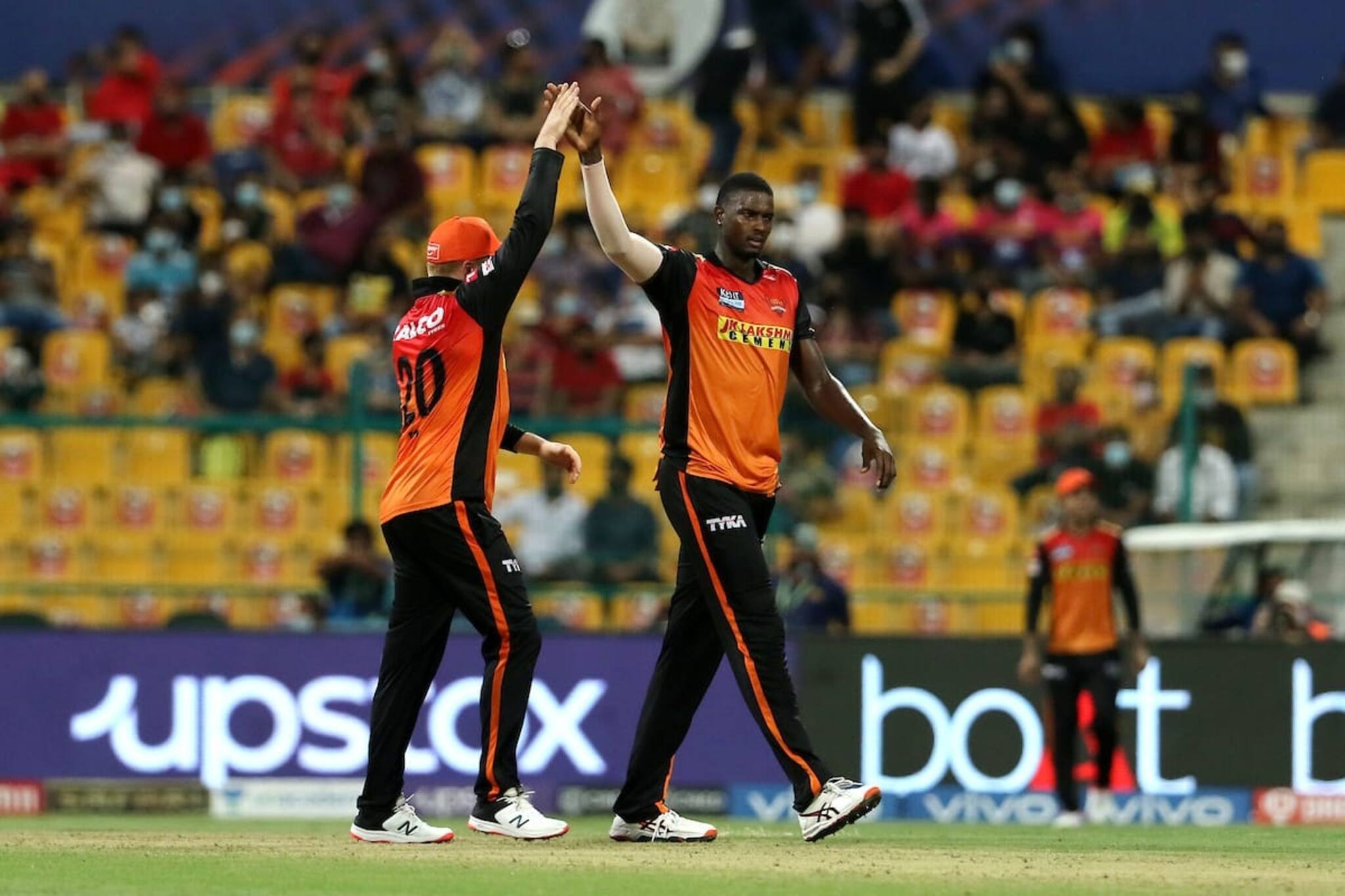 IPL 2021, SRH vs RCB : শেষ ওভারে বিরাট কোহলিদের হারিয়ে চমক সানরাইজার্সের