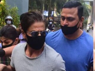 জেলে ঢোকার আগেও ভিড়ে নাজেহাল শাহরুখ, অসন্তুষ্ট ভক্তরা