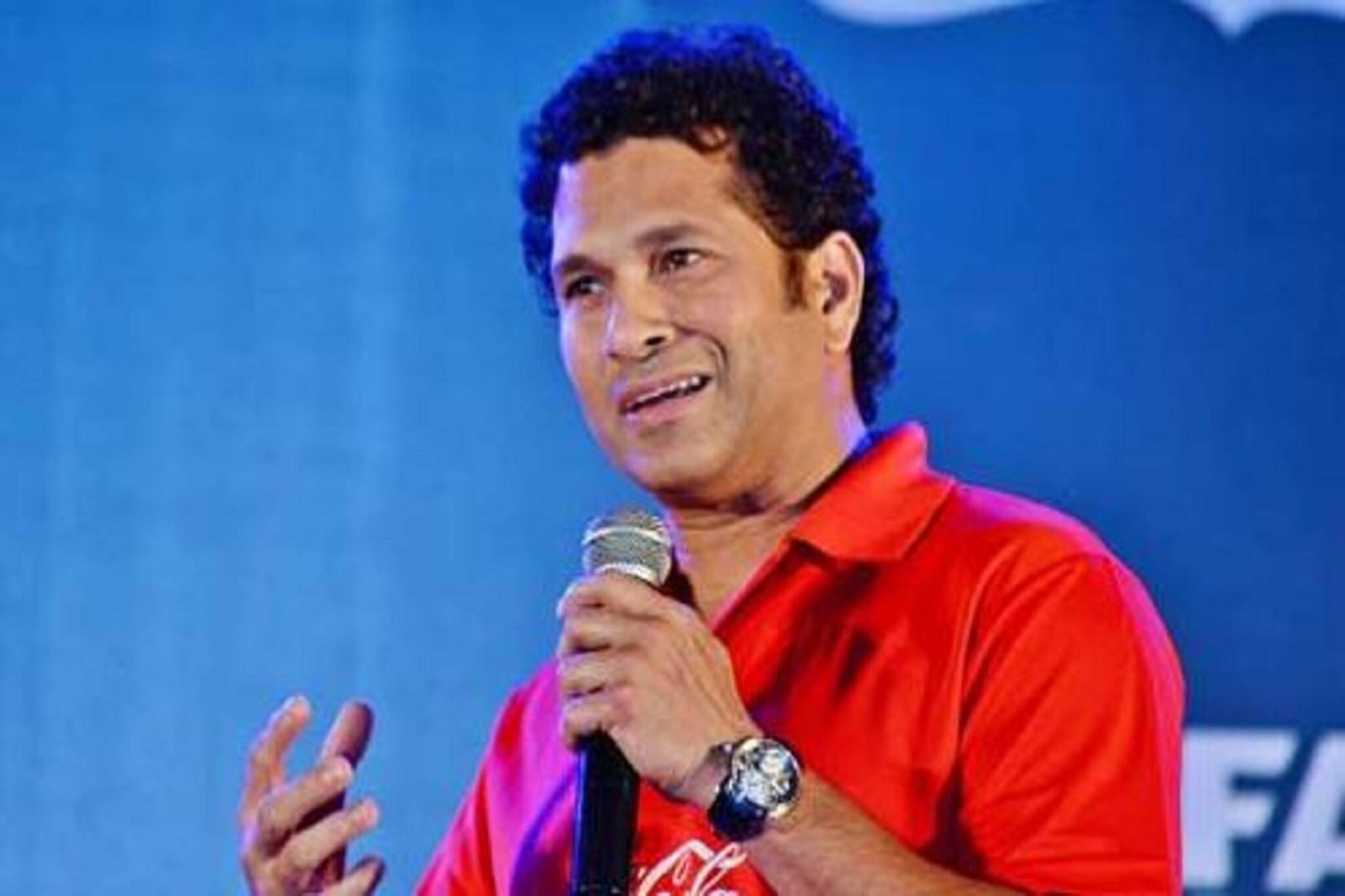 খুদের বোলিংয়ে মুগ্ধ! Sachin Tendulkar Video শেয়ার করতেই তা Viral