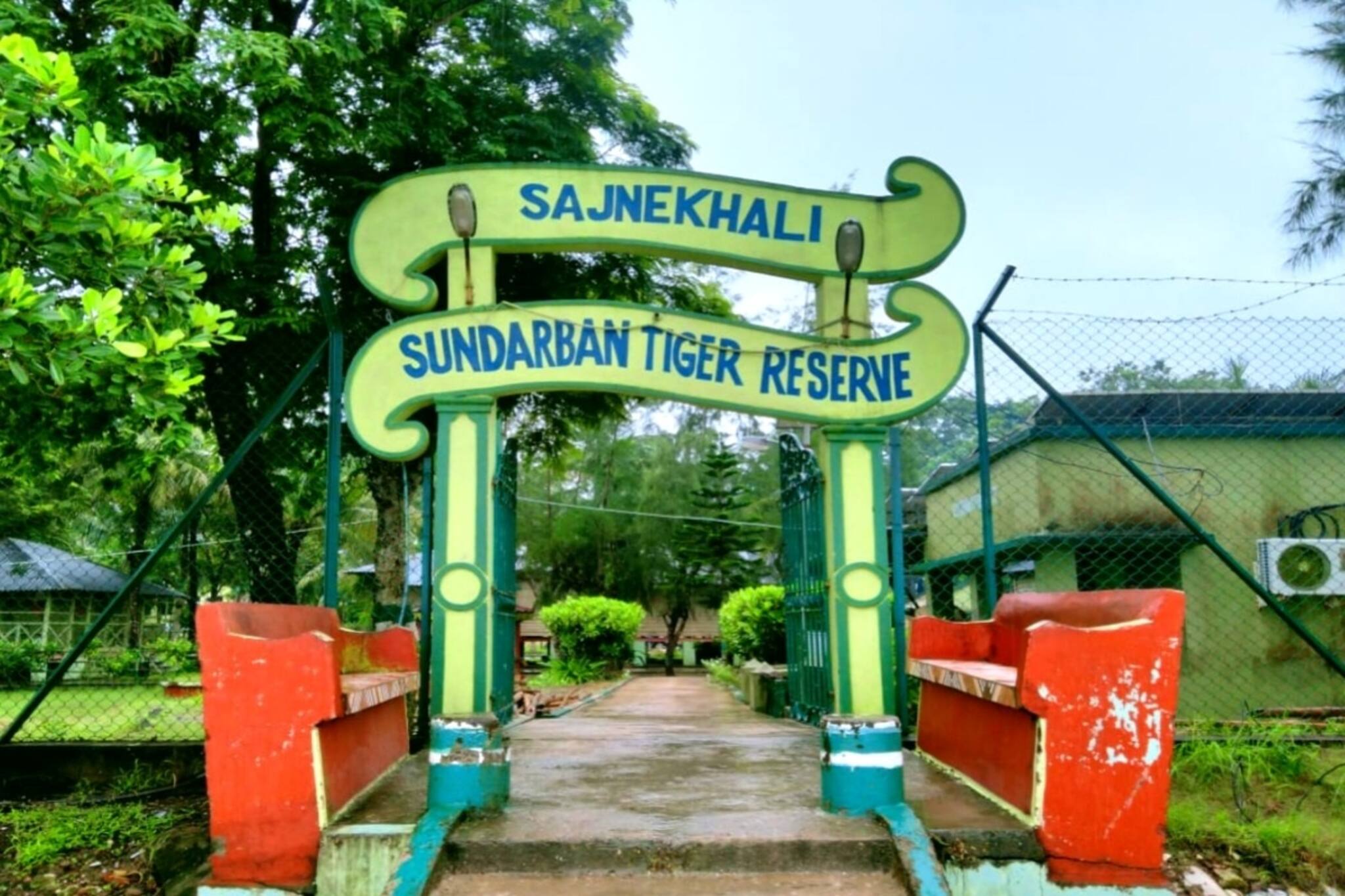 পুজোর ছুটিতে সুন্দরবনে বাঘের ডেরায় রাত কাটাতে চান? জানুন