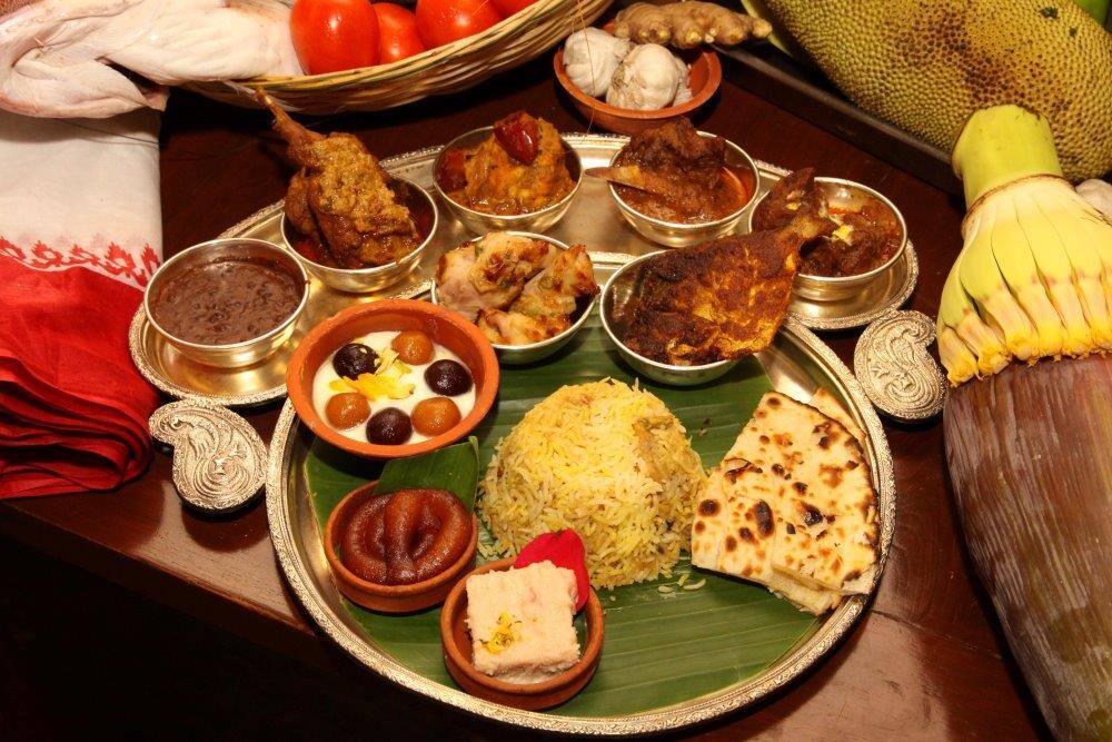  তাজ বেঙ্গলে আগামী ১২ থেকে ১৫ অক্টোবর এবং তাজ ভিভান্তায় ১১ থেকে ১৫ অক্টোবর পর্যন্ত পুজো স্পেশাল থালি এবং অন্যান্য খাবারের ব্যবস্থা করা হয়েছে ৷ তাই একটা দিন হলেও লাঞ্চ বা ডিনারে পাঁচতারা হোটেলের এই রাজকীয় খাবারের স্বাদ নিতে যেতেই পারেন ৷ তাজবেঙ্গলের সোনারগাঁও (SONARGAON), ক্যাল-২৭ (CAL-27), চিনয়সেরি (CHINOISERIE) এবং সুক (SOUK)-এর মতো রেস্তোরাঁগুলির পাশাপাশি ভিভান্তার মিন্ট (MYNT) রেস্তোরাঁয় এই দুর্গা পুজো স্পেশাল খাবারের ব্যবস্থা করা হয়েছে পুজোর দিনগুলিতে ৷