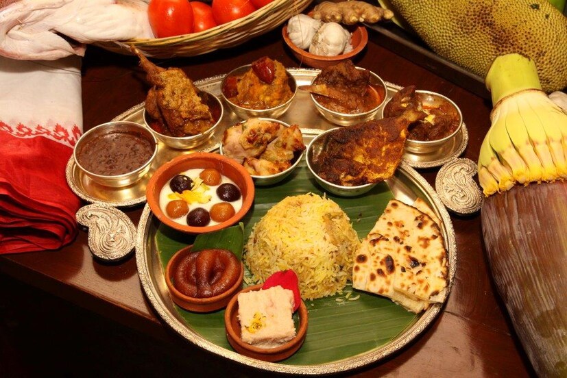 তাজ বেঙ্গলে আগামী ১২ থেকে ১৫ অক্টোবর এবং তাজ ভিভান্তায় ১১ থেকে ১৫ অক্টোবর পর্যন্ত পুজো স্পেশাল থালি এবং অন্যান্য খাবারের ব্যবস্থা করা হয়েছে ৷ তাই একটা দিন হলেও লাঞ্চ বা ডিনারে পাঁচতারা হোটেলের এই রাজকীয় খাবারের স্বাদ নিতে যেতেই পারেন ৷ তাজবেঙ্গলের সোনারগাঁও (SONARGAON), ক্যাল-২৭ (CAL-27), চিনয়সেরি (CHINOISERIE) এবং সুক (SOUK)-এর মতো রেস্তোরাঁগুলির পাশাপাশি ভিভান্তার মিন্ট (MYNT) রেস্তোরাঁয় এই দুর্গা পুজো স্পেশাল খাবারের ব্যবস্থা করা হয়েছে পুজোর দিনগুলিতে ৷