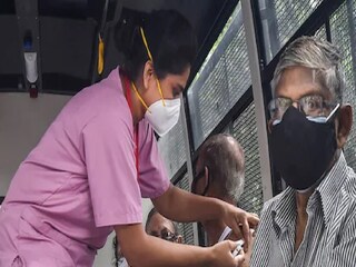 ভ্যাকসিন না নেওয়ার প্রবণতা চিন্তা বাড়াচ্ছে কেন্দ্রের৷ Photo-PTI