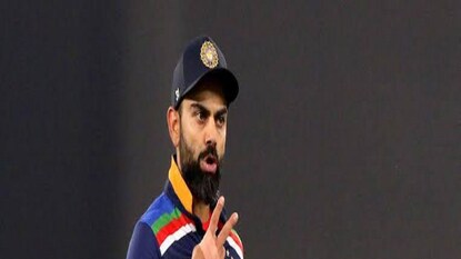 টানা দুটো ম্যাচে লজ্জার হার, এটাই কি বোঝাতে চাইছেন কোহলি ? টানা দুটো ম্যাচে লজ্জার হার, এটাই কি বোঝাতে চাইছেন কোহলি ?