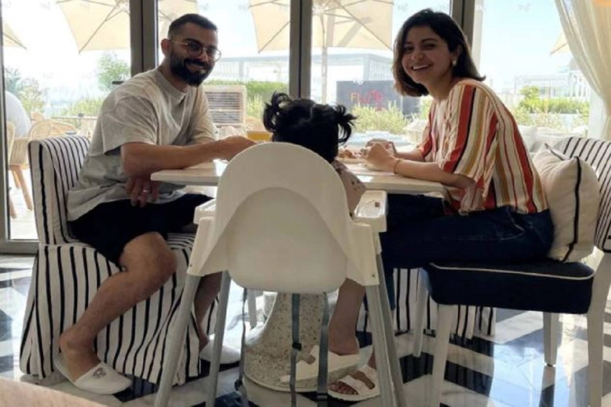 Virat-Anushka-Vamika: কোহলির মেয়ের মুখ দেখেছেন? একসঙ্গে ব্রেকফাস্টে বিরাট-অনুষ্কা-ভামিকা...