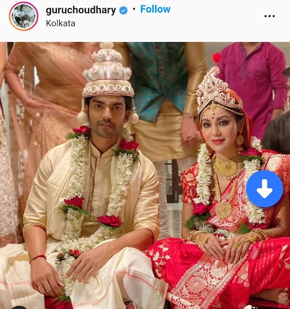 ছবি দেখে মনে হচ্ছে ফের একবার বিয়ের পিঁড়িতে তারকা দম্পতি। তাও আবার বাঙালি রীতি মেনে। ছবি পোস্ট করে ক্যাপশনে গুরমিত লিখেছেন, ‘ফাইনালি’। একই ক্যাপশন দিয়েছেন দেবিনাও।