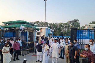 কংগ্রেস থেকে যোগ দেওয়া উত্তর প্রদেশের দুই নেতার সঙ্গে মমতা বন্দ্যোপাধ্যায়৷ 