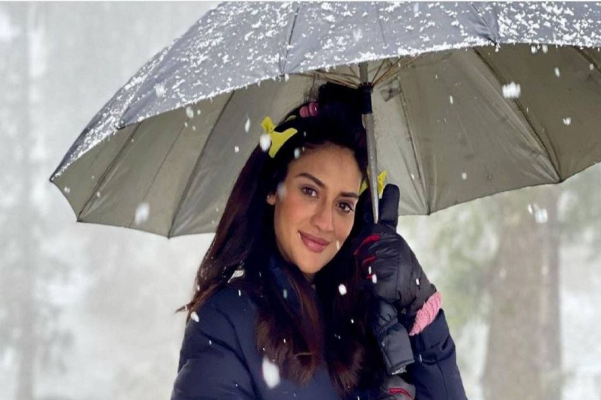 শিকারায় হাতে হাত ! কাশ্মীরে নুসরত-যশ ! ভাইরাল ভালবাসার ভিডিও