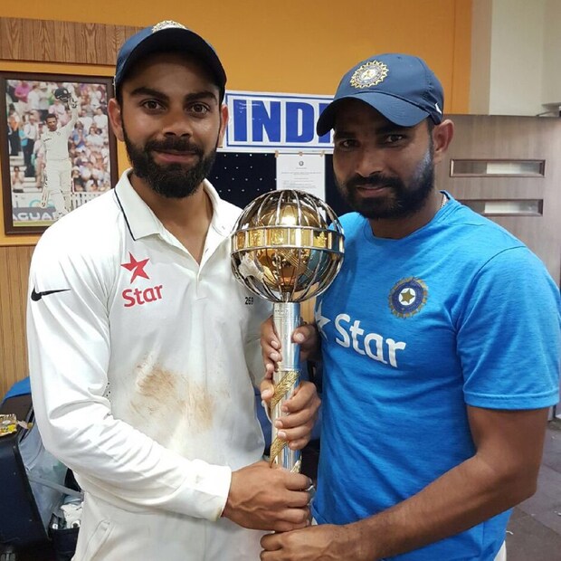 বিরাট কোহলি এদিন বলেছেন, কিছু মানুষ নিজেদের পরিচয় লুকিয়ে আক্রমণ করছে। তারা ভীতুস, মেরুদণ্ডহীন। গর্তে লুকিয়ে এসব করছে। এটাই তাদের একমাত্র বিনোদন হয়ে উঠেছে। আমরা বাইরের লোকের কথা শুনি না। আপাতত মাঠের খেলায় ফোকাস করছি আমরা।