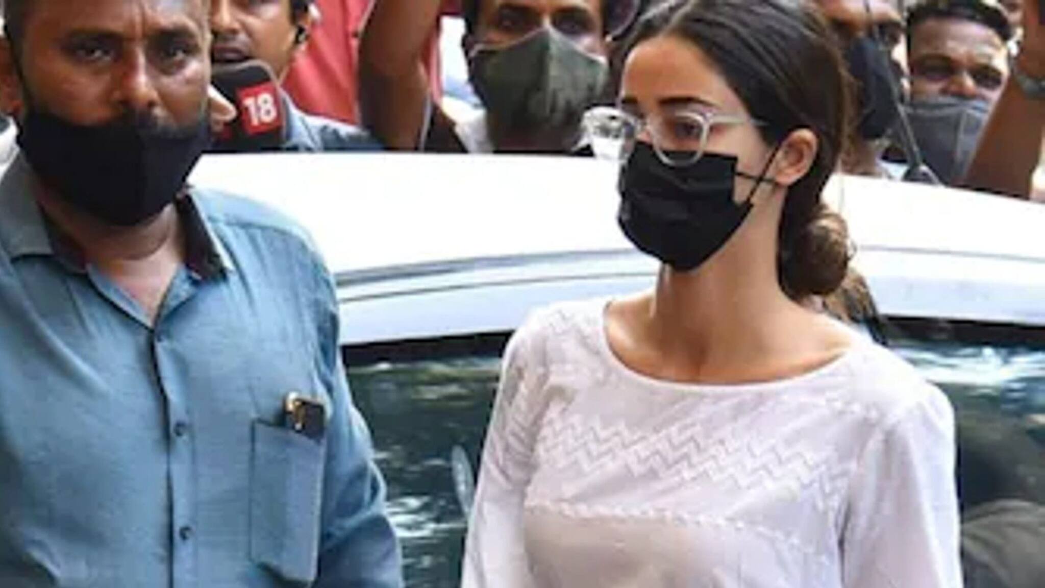 Ananya Pandey | Aryan Khan: টানা ২ ঘণ্টা অনন্যাকে জেরা করল এনসিবি! বাজেয়াপ্ত করা হল তাঁর ল্যাপটপ, মোবাইল