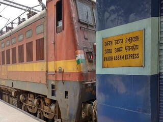 ট্রেনের মধ্যে অভিযান (প্রতীকী ছবি)
