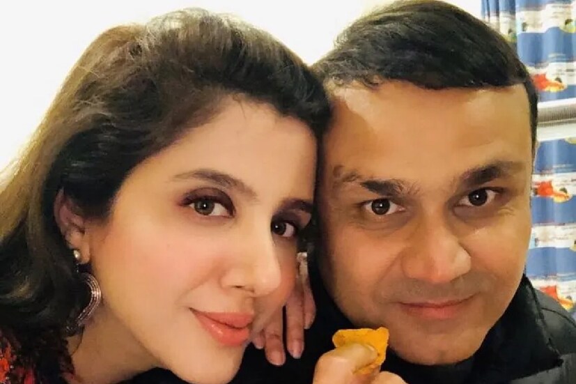 মাছের বাইরে বীরু কিন্তু একজন পরিবারকেন্দ্রিক মানুষ। বেশিরভাগ সময়টা তিনি স্ত্রী, দুই ছেলের সঙ্গেই কাটান। ২০০৪ সালে আরতি অহলাওয়াতের সঙ্গে সেহওয়াগের বিয়ে হয়েছিল। 