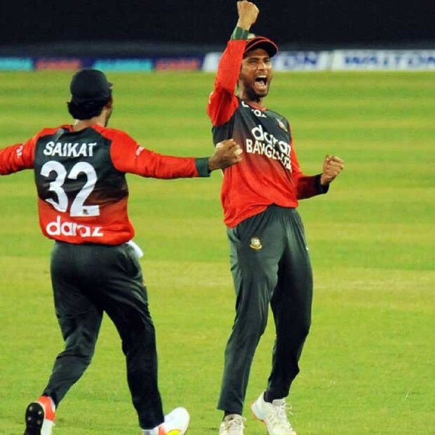 ওমান ও পাপুয়া নিউ গিনিকে হারিয়ে বাংলাদেশ টি-২০ বিশ্বকাপের সুপার টুয়েলভে জায়গা করে নিয়েছে। আর তার জন্য এবার বড় পুরস্কার পেল  বাংলাদেশ। আইসিসি এদিন বিজ্ঞপ্তি প্রকাশ করে জানিয়েছে, অস্ট্রেলিয়ায় পরের বিশ্বকাপে সরাসরি খেলার ছাড়পত্র পেয়ে গেল বাংলাদেশ।