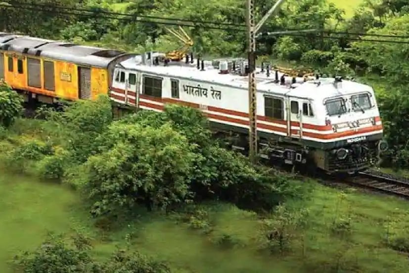 ট্রেনের নির্ধারিত সময়ের ৪৮ ঘণ্টা আগে টিকিট ক্যানসেল করলে ফার্স্ট ক্লাস-এর জন্য চার্জ ২৪০ টাকা, এসি টু টায়ার-এর জন্য ২০০ টাকা, এসি থ্রি টায়ারের জন্য ১৮০ টাকা, স্লিপার ক্লাস-এর ক্ষেত্রে ১২০ টাকা ও সেকেন্ড ক্লাস-এর ক্ষেত্রে ৬০ টাকা চার্জ কাটা হবে।