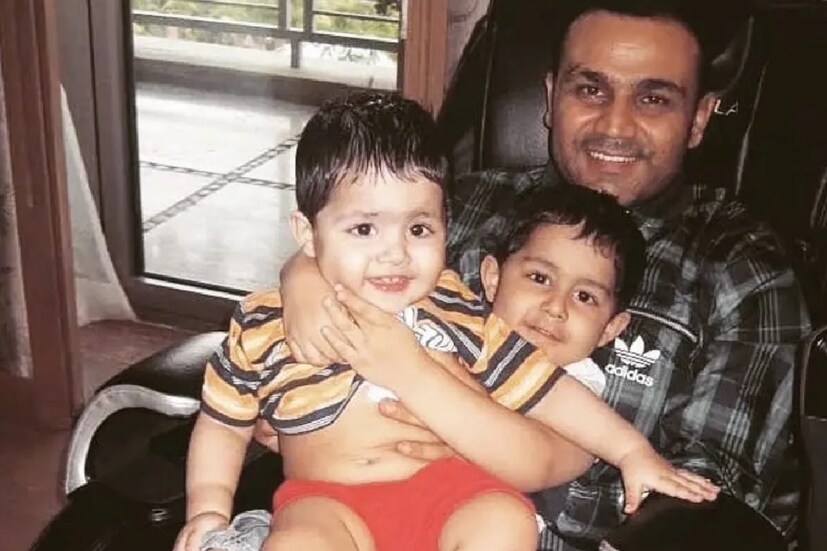 ২০০৭ সালে সেহওয়াগ ও আরতির ঘরে প্রথম পুত্রসন্তান জন্ম নেয়। তার নাম আর্যবীর। ২০১০ সালে জন্ম হয় তাঁদের দ্বিতীয় পুত্রের। তার নাম বেদান্ত।