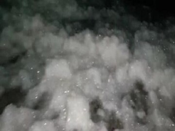 রাস্তায় ফেনা! (প্রতীকী ছবি)