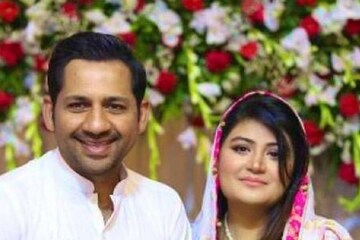 দুজন পাকিস্তানি ক্রিকেটারের ঘরে সুন্দরী ভারতীয় বউ! চেনেন তাঁদের? দুজন পাকিস্তানি ক্রিকেটারের ঘরে সুন্দরী ভারতীয় বউ! চেনেন তাঁদের?