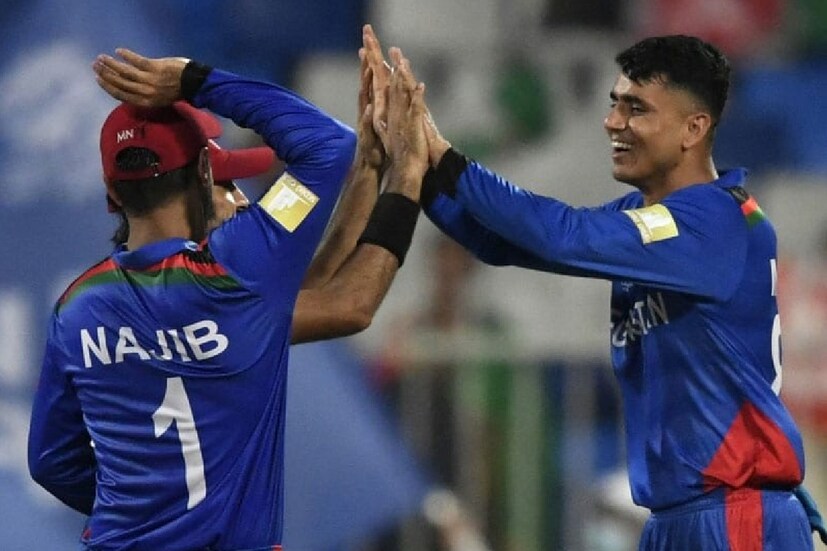 দেশ তালিবানি শাসনে। অনেকেই ভেবেছিলেন, আফগানিস্তানের ক্রিকেট ভবিষ্যত্ কার্যত অন্ধকারে। কিন্তু বাস্তবে দেখা যাচ্ছে, আফগানিস্তানের ক্রিকেটের রকেটের মতো উত্থান হয়েছে। এবার টি-২০ বিশ্বকাপে সেরা চমক আফগানিস্তান।