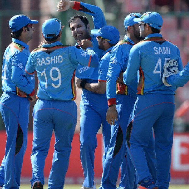 ভারত, পাকিস্তান, নিউজিল্যান্ডকে পিছনে ফেলে এক নম্বরে উঠে গিয়েছে রশিদ খানদের আফগানিস্তান। গ্রুপ-২-এর ম্যাচে স্কটল্যান্ডে উড়িয়ে দিয়েছে আফগানরা। তার পর নেট রান রেটের হিসাবে এখন তারা সবার উপরে। যা কি না টুর্নামেন্ট শুরুর আগে ভাবাই মুশকিল ছিল।