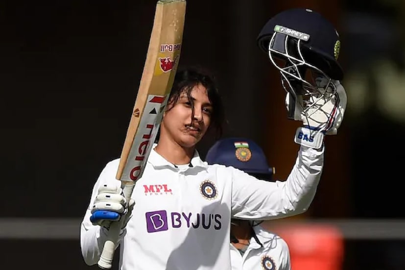 অনবদ্য সেঞ্চুরি নিয়ে স্মৃতি এদিন বললেন, অবশ্যই সেরা তিনটে ইনিংস বাছতে বললে এই সেঞ্চুরি থাকবে। গোলাপী বলের প্রথম ম্যাচে সেঞ্চুরি বড় প্রাপ্তি। ৮০ রানের মাথায় নো বল হওয়ায় বেঁচে যাই। আমার ইনিংস দলের কাজে লাগল, এটাই বড় কথা। দেশের হয়ে সাদা জার্সি পরে নামাটা সৌভাগ্যের। প্রথম দিন ৮০ রান করে সারা রাত প্রচণ্ড টেনশনে ছিলাম।
