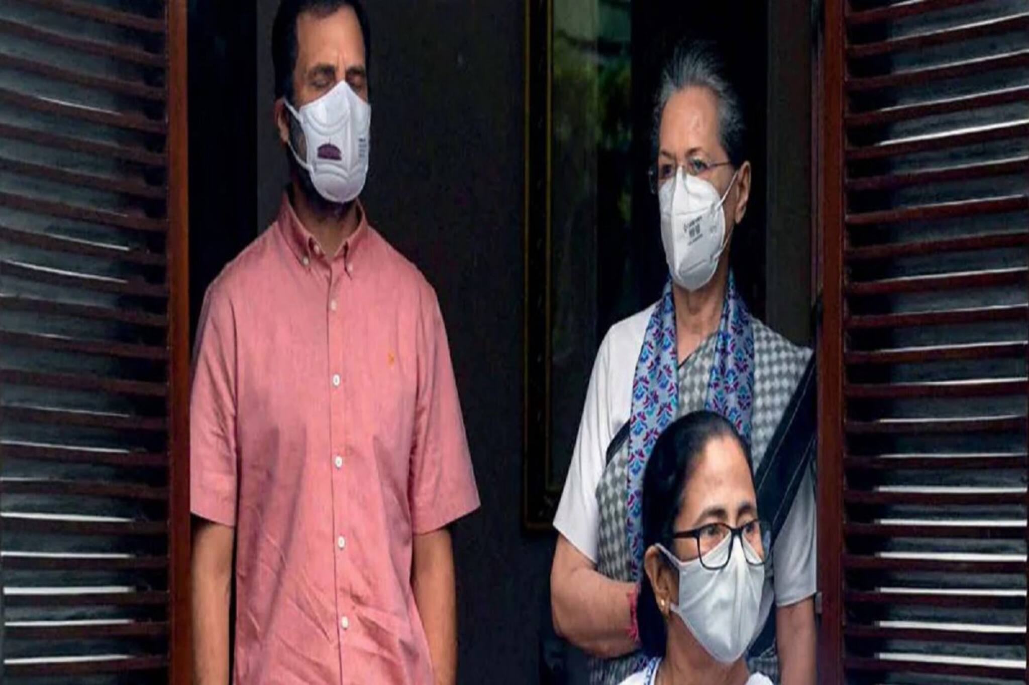 হাতে সময় নেই, 'ঘর' ভাঙছে তৃণমূল! ঘুরে দাঁড়াতেই আজ সৈকত শহরে রাহুল গান্ধি?