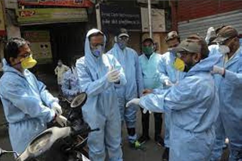 শুধু তাই নয় এই এলাকাগুলিতে নজরদারি চালাবে সংশ্লিষ্ট এলাকার পুলিশ। যদিও জেলা প্রশাসন স্বাস্থ্য দফতরের সম্মতিতে আরও কিছু মাইক্রো কনটেনমেন্ট জোন করতে পারে।