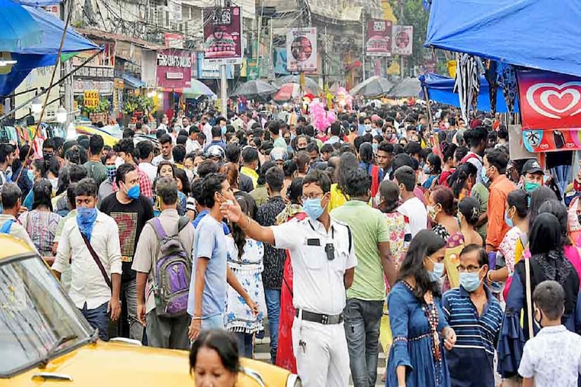 গত ২৪ ঘণ্টায় শুধু কলকাতাতেই আক্রান্ত হয়েছেন ২০৩ জন। অষ্টমীর দিন যা মোটেই ভালো বার্তা বয়ে আনছে না রাজ্যের জন্যে। অপরদিকে, উত্তর ২৪ পরগনায় গত ২৪ ঘণ্টায় করোনা আক্রান্ত হয়েছেন ১২৮ জন। 