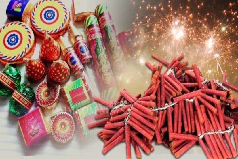 গত বছরের মতো চলতি বছরেও বাজি নিষিদ্ধ চেয়ে জনস্বার্থ মামলা দায়ের হয়েছে হাইকোর্টে। মামলায় দাবি করা হয়েছে কোভিডের ঊর্ধ্বমুখী গ্রাফে বন্ধ হোক সব ধরণের বাজি পোড়ানো। মামলাকারী রোশনি আলি'র আর্জি বাজির ধোঁয়া থেকে করোনারুগীর শ্বাসকষ্ট বাড়ে যা কোভিড পরিস্থিতি আরও ঘোরালো করতে পারে আগামী দিনে।