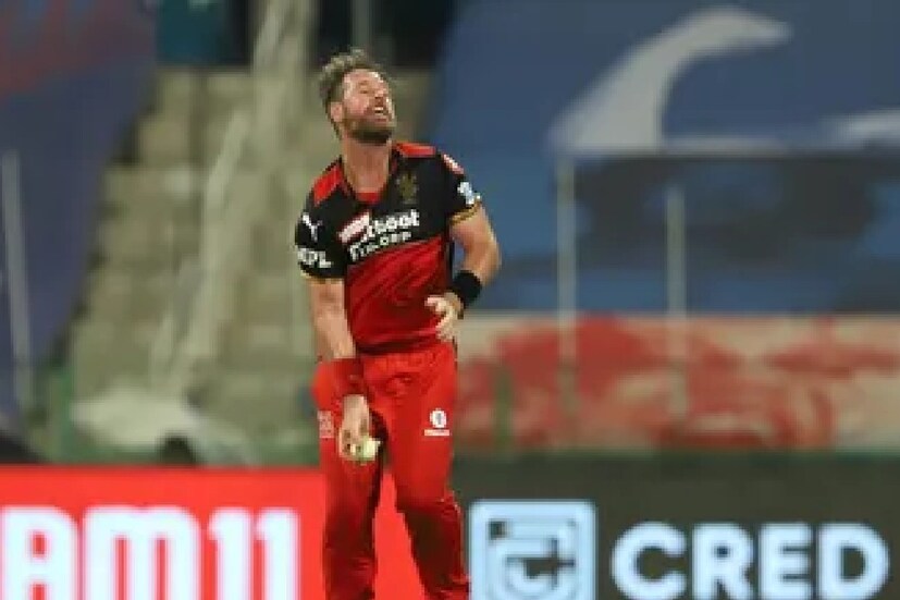 ক্যাপ্টেন হিসাবে আইপিএলে শেষ ম্যাচ ছিল বিরাট কোহলির। আর সেই ম্যাচে হারতে হল আরসিবিকে। ফলে সমর্থকদের সমস্ত রাগ গিয়ে পড়ল ড্যান ক্রিস্টিয়ানের উপর। আর সেই রাগের বশে ড্যানের অন্তঃস্বত্ত্বা স্ত্রীকেও গালিগালাজ করতে শুরু করলেন তাঁরা।