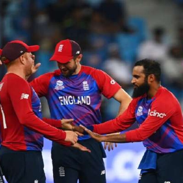 শ্রীলঙ্কার পর ইংল্যান্জডের কাছেও হার। বাংলাদেশের টি-২০ বিশ্বকাপের সেমিফাইনালে ওঠার অঙ্ক কঠিন হয়ে গেল। অন্যদিকে ইংল্যান্ড পর পর দুই ম্যাচে দুরন্ত জয় পেল। আগেরদিন ওয়েস্ট ইন্ডিজকে হারিয়েছিল ইংল্যান্ড।