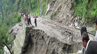 ফের ধস পাহাড়ে ফের ধস পাহাড়ে
