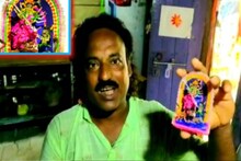 দুর্যোগে ভেসে গিয়েছে দোকান!অভাবের মধ্যে তিন ইঞ্চির চাল দিয়ে দেবীমূর্তি গড়ে নজির