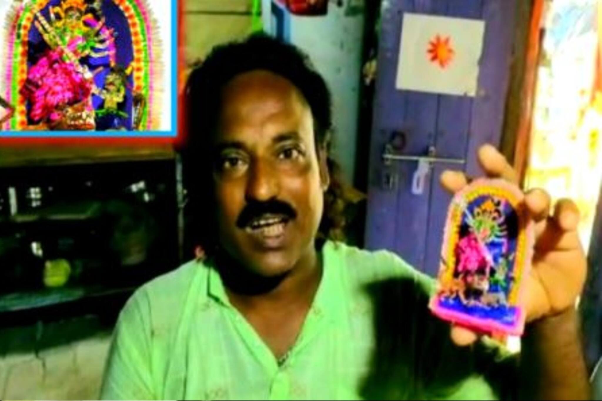 Durga Puja 2021: দুর্যোগে ভেসে গিয়েছে দোকান! অভাবের মধ্যে তিন ইঞ্চির চাল দিয়ে দেবীমূর্তি গড়ে নজির